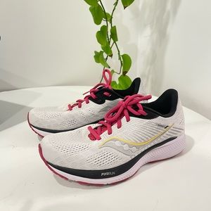 Never worn Saucony Guide 14 Sneakers